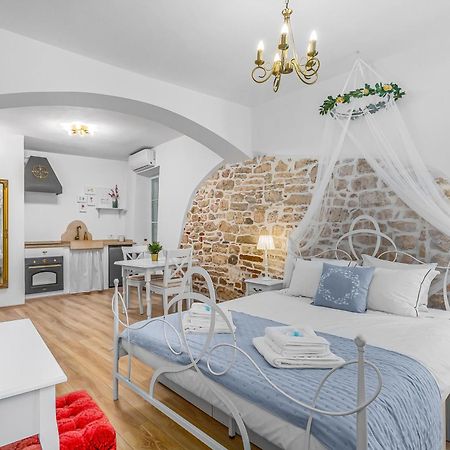 Primavera Deluxe Studio Apartment Ровин Екстериор снимка