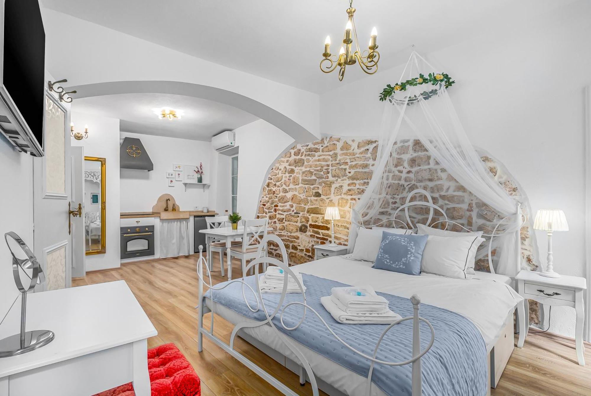 Primavera Deluxe Studio Apartment Ровин Екстериор снимка