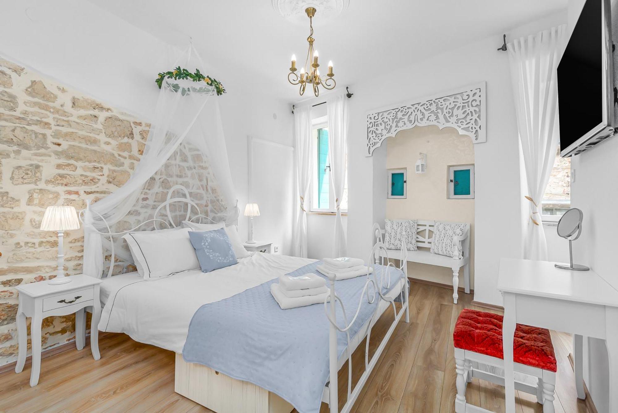 Primavera Deluxe Studio Apartment Ровин Екстериор снимка