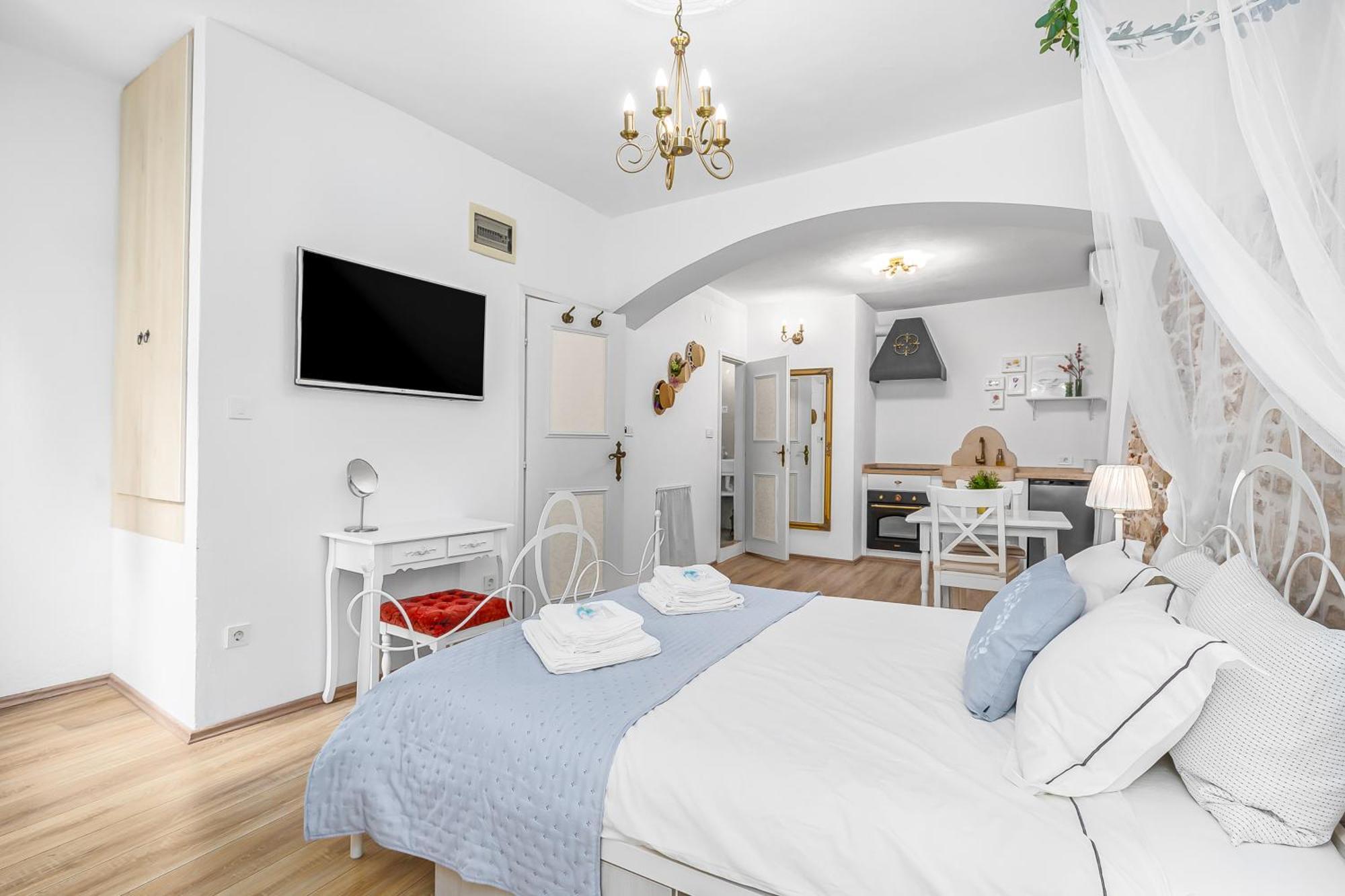 Primavera Deluxe Studio Apartment Ровин Екстериор снимка